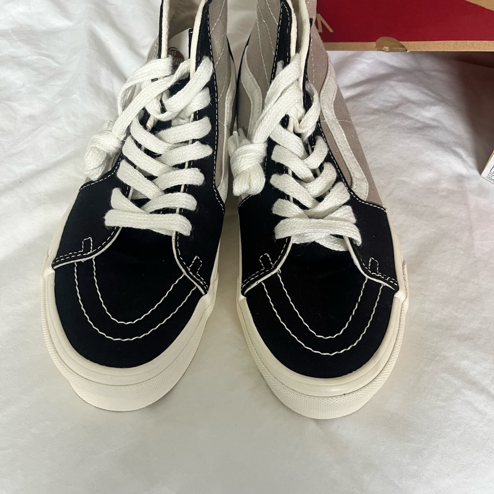 Never worn Vans high top